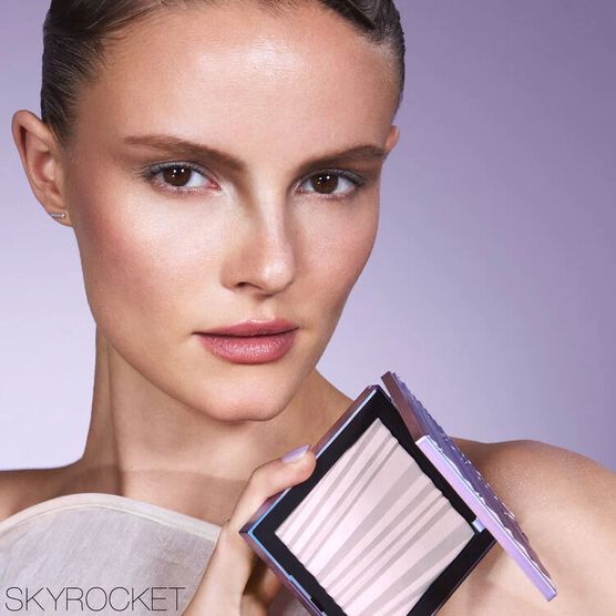 ILUMINADOR EM P&Oacute; NARS AURA ILLUMINATING FACE & BODY